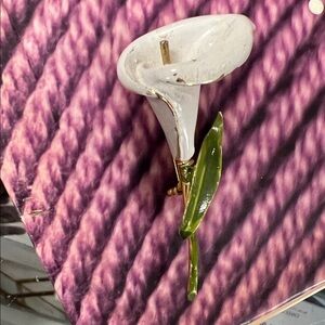 Vintage  White Calla Lily Brooch